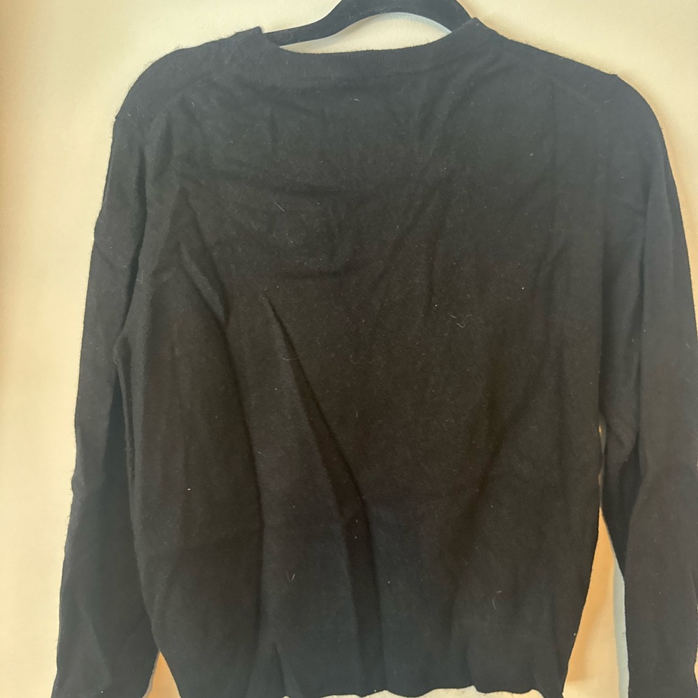 Quince Women's Classic Black Crew Neck Mongolian Cashmere Sweater - Picture 2 of 3